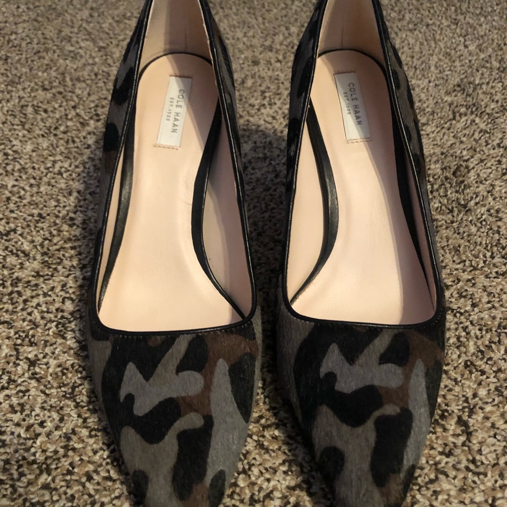 COLE HAAN Bradshaw Camo Camouflage Calf Hair Heels. Size 6.5